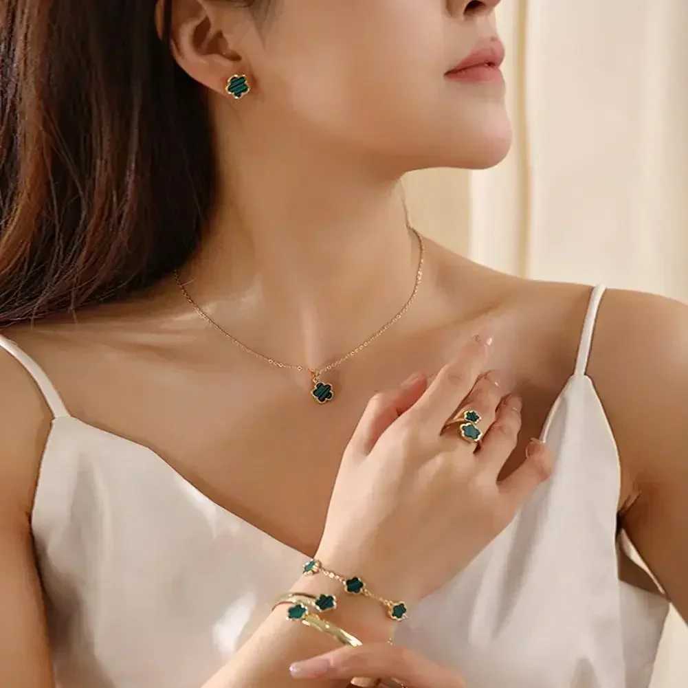 5pcs/set Luxury Quality Jewelry Sets Plum Blossom Plant Five Leaf Flower Womens Earrings Rings Bracelet Necklace Bangles Gift XJ250707