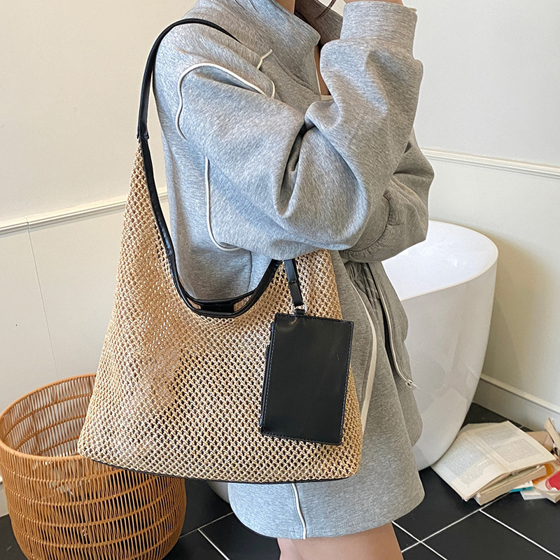Free shipping designer Commuting Large Capacity Straw Bag for Women 2025 New Summer Shoulder Bag Tote Bag Beach Vacation Woven Bag