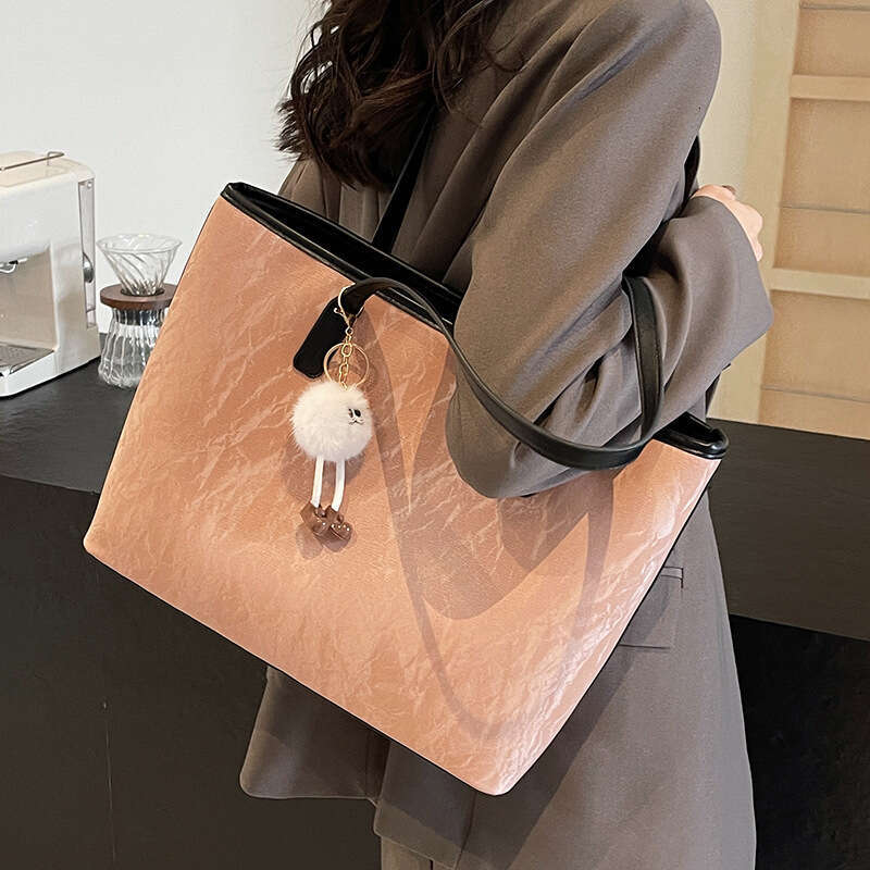 High-End Large Capacity Women's 2025 New New Fashion Simple Shoulder Niche Design Stylish Commuter Tote Bag