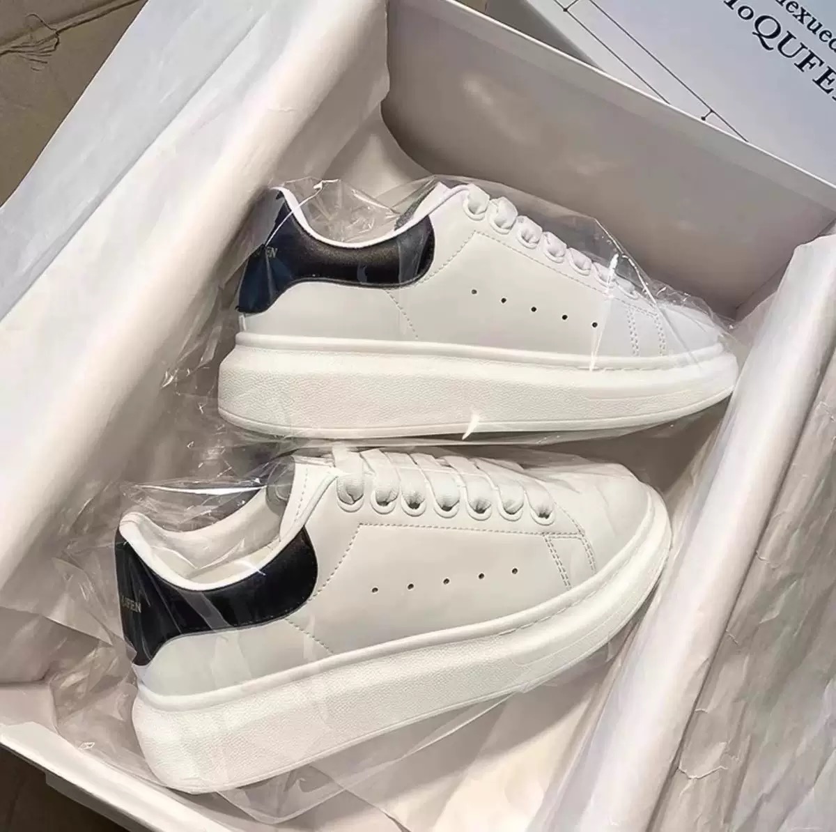 Free Shipping Designer Casual Shoes White Shoes For Men Women Thick Sole Versatile Height Increasing Popular Sports Running Shoes 001