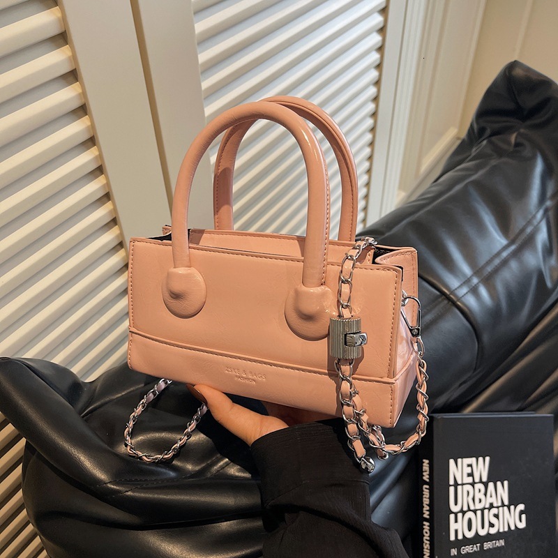 Free shipping designer 2025 New Fashion Versatile Handbag Women Bag High-end Niche Simple Daily Commute Shoulder Bag Crossbody Bag