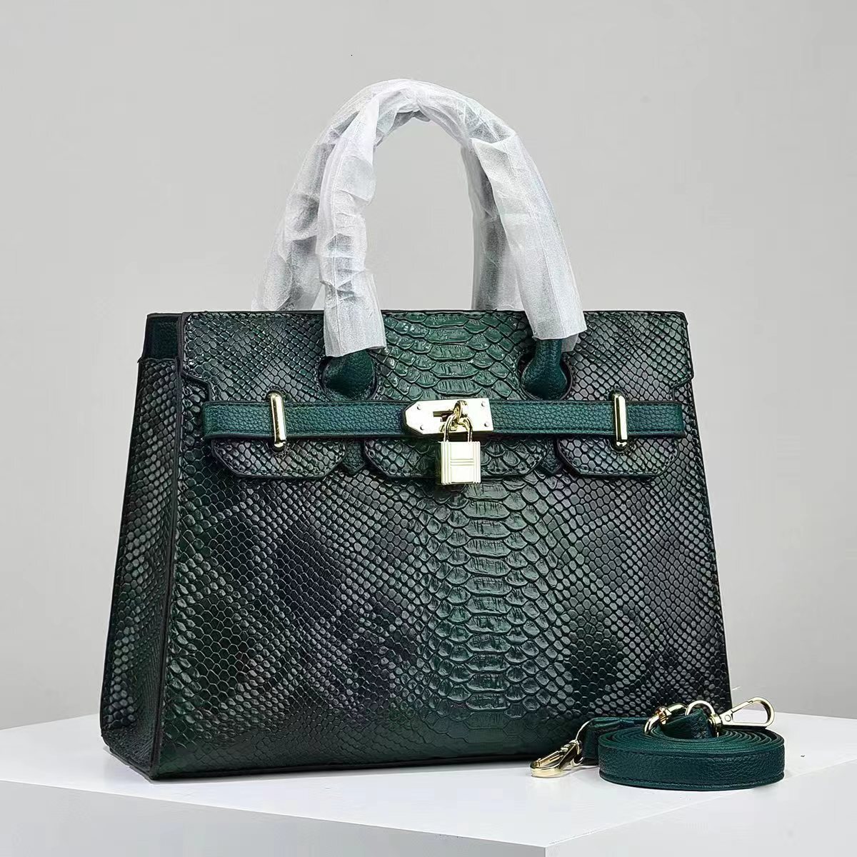 Free Shipping Designer Hot Selling Luxury Women's Handbag 2025 New European And American Fashion Snake Pattern Large Capacity Shoulder To Shoulde
