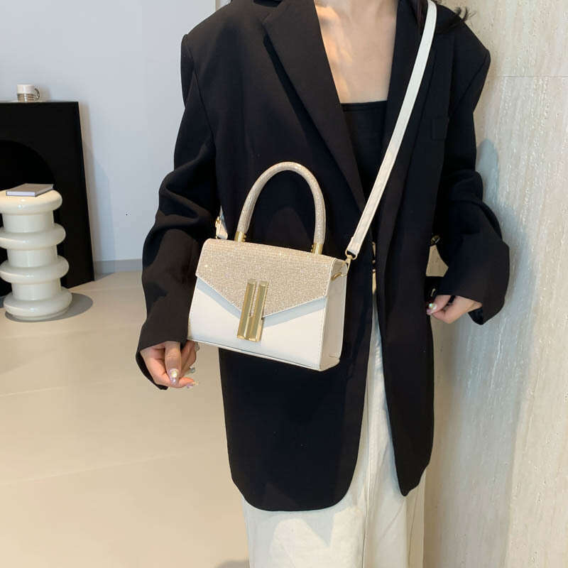 2025 New Versatile Shoulder Crossbody Autumn and Winter Fashionable High-End PU Handbag Small Square Bag for Women