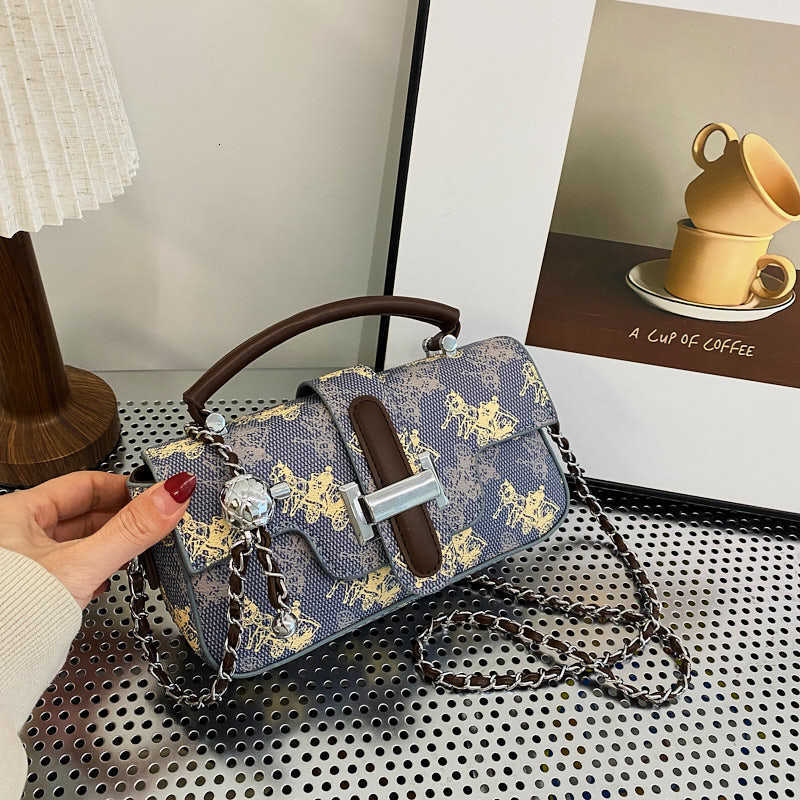 Free shipping designer Single Shoulder Bag Korean Version Niche Light Luxury Small Square Bag Stylish Fashion Crossbody Bag Versatile Casual Chain Sma