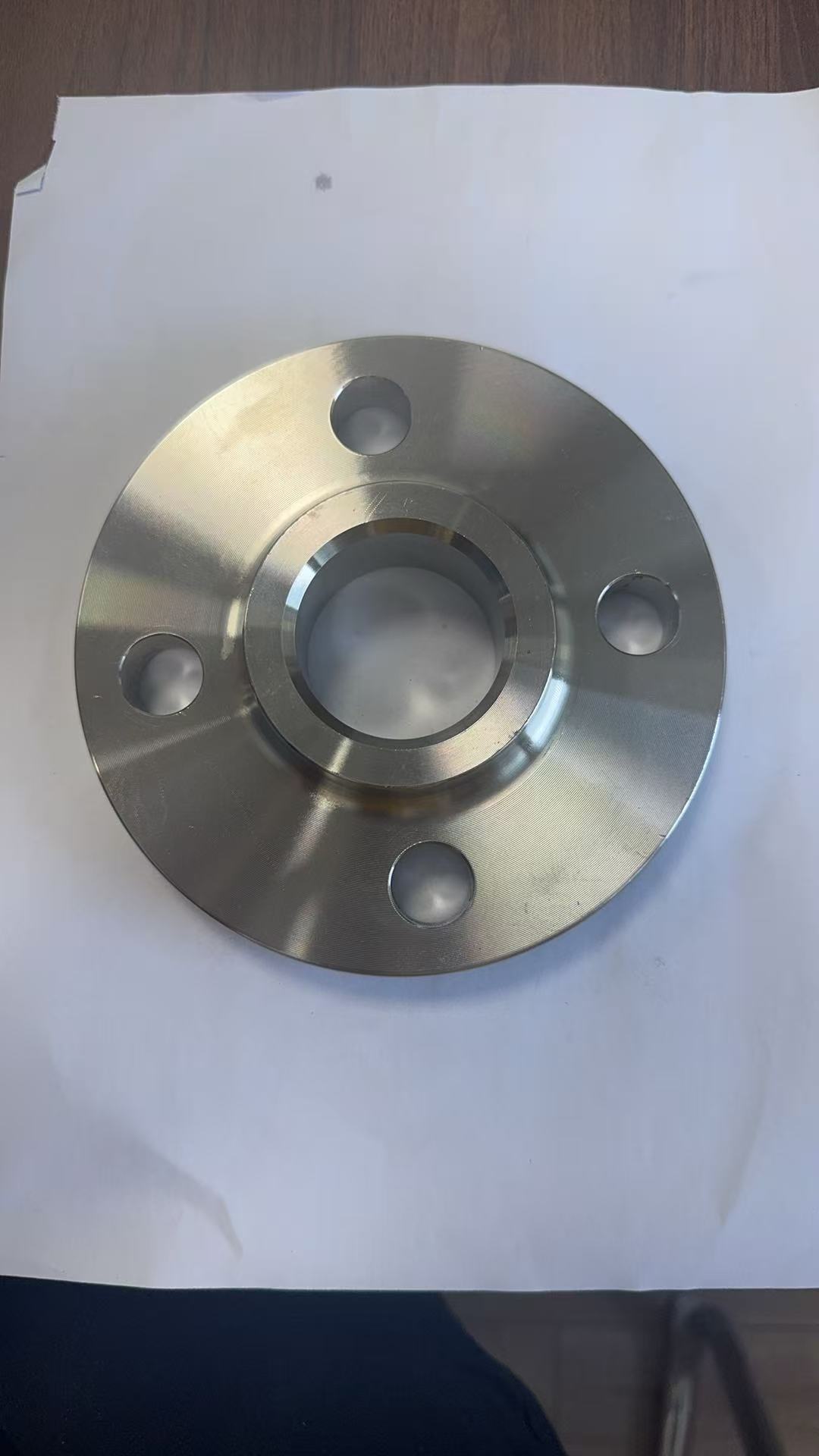 Durable and lightweight with neck flat welding flange