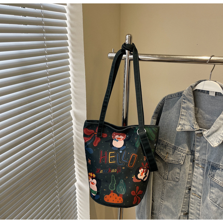 Free shipping designer 2025 New Cute Bag Casual Fashion Versatile Commuter Shoulder Bag Crossbody Bag Extended Bucket Bag Niche Design