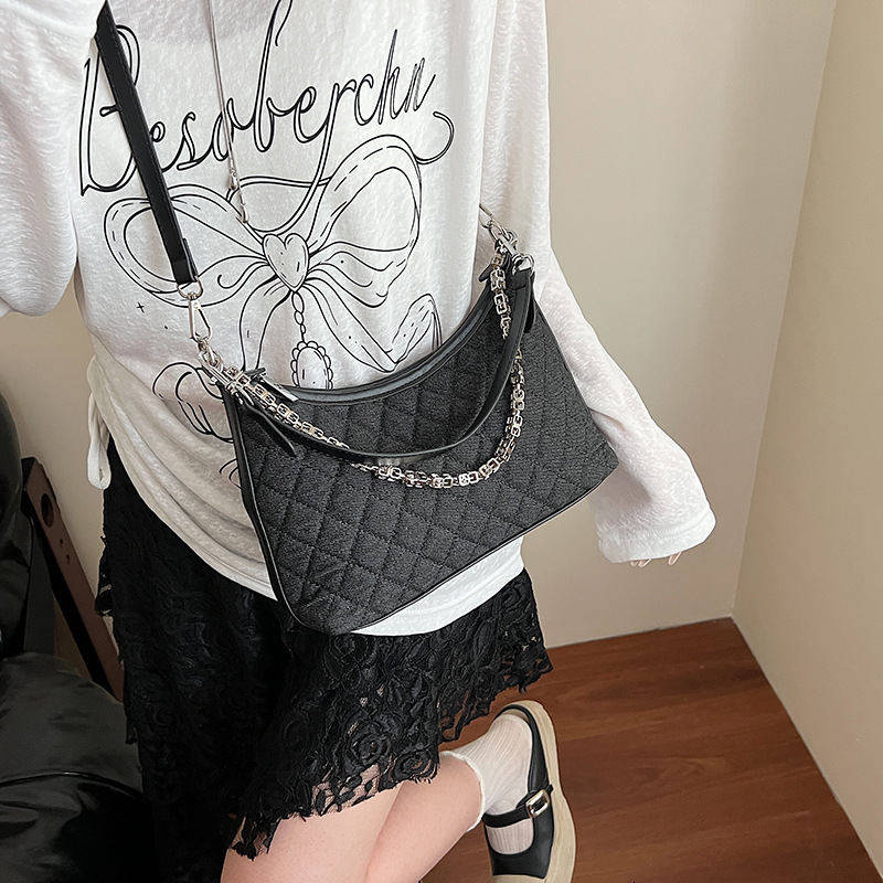Free shipping designer Korean Style Diamond Chain Simple Denim Commuter Bag for Women 2025 Summer New High-end Crossbody Dumpling Bag