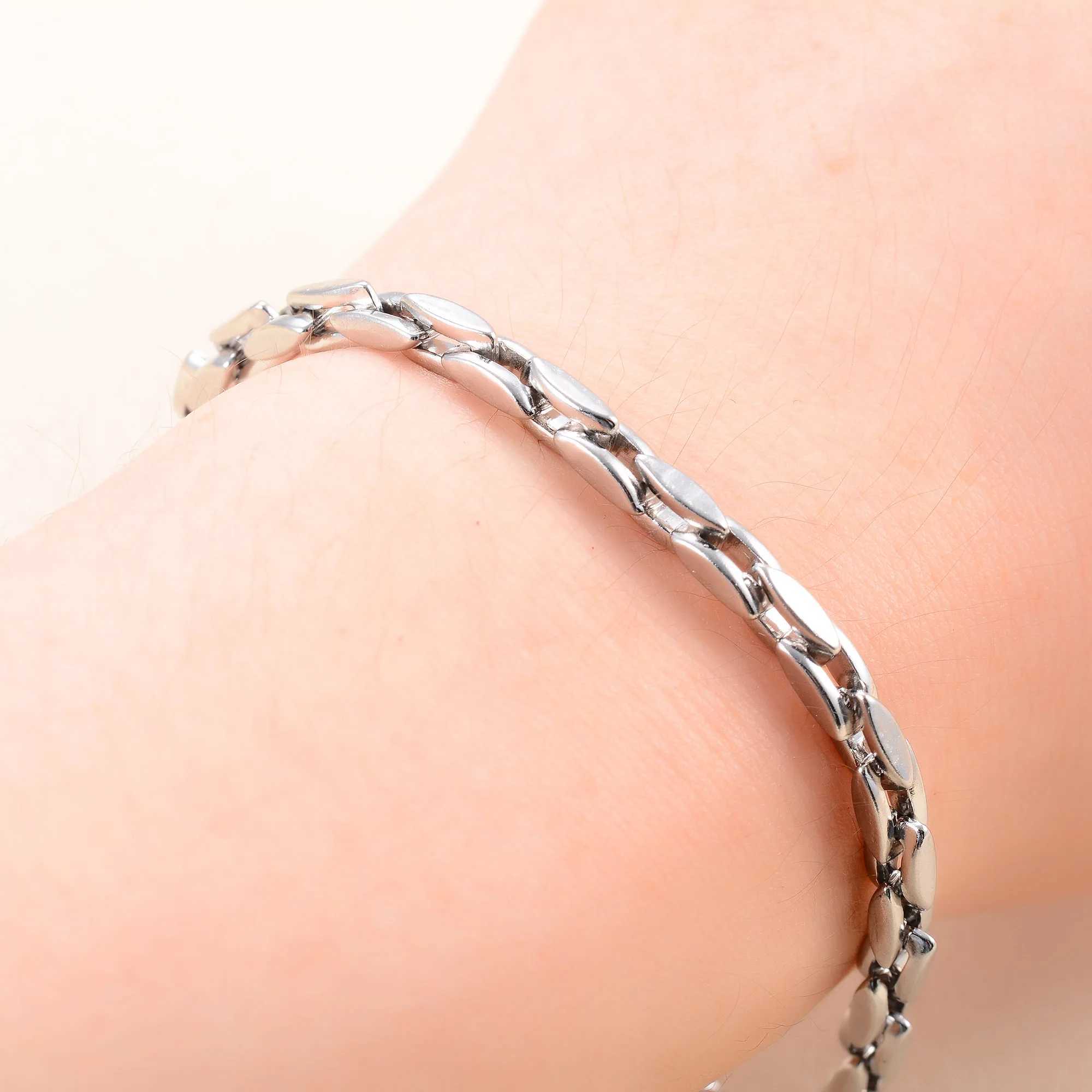 100% Authentic Brand New Genuine Leather Bracelet for Men Women Leather Bracelet for Men Women Leather Bracelet for Men WomenXJ250707
