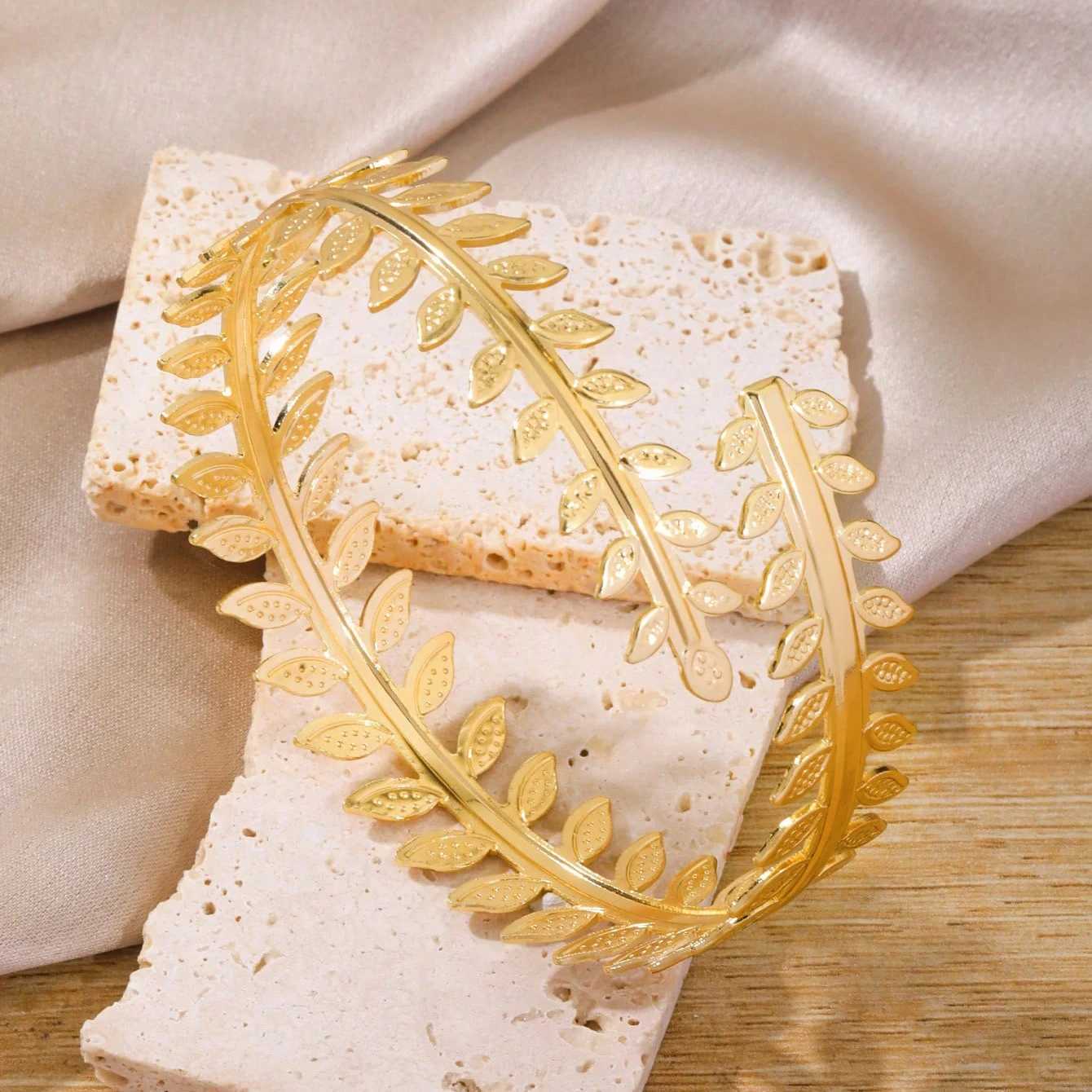 5PCS Boho Arm Bracelet for Women Vintage Geometric Gold Color Leaf Womens Arm Bangles Adjustable Jewelry XJ250707