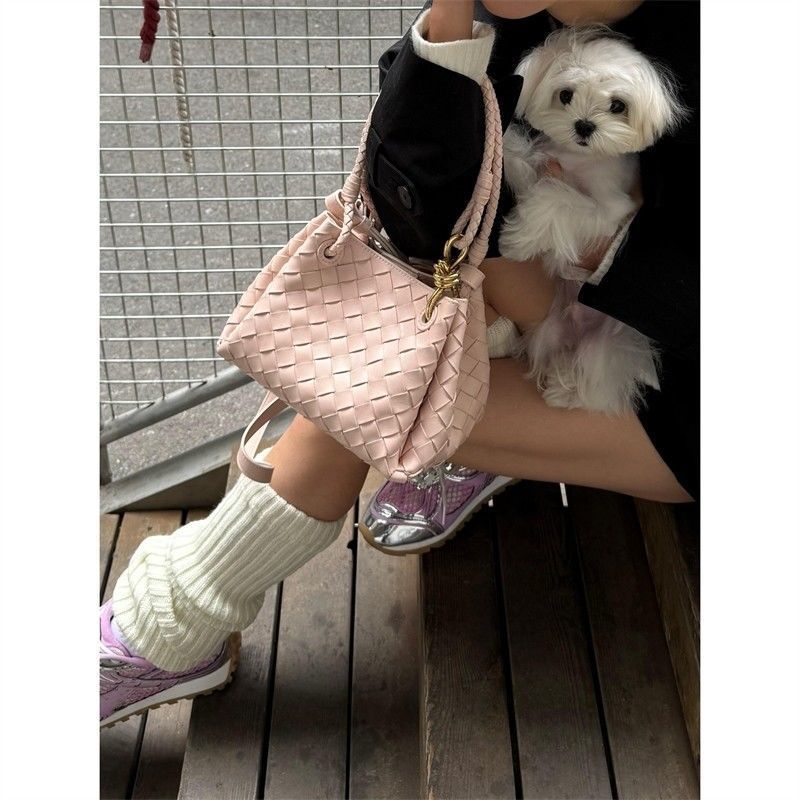 2025 Vintage knitted vegetable basket bag for women with niche design suitable for commuting and work a handbag with a sense of high - end Commuter Of