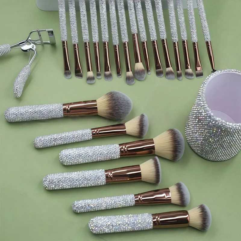23pcs Glitz and Glam Brush Set Bundle RHINESTONE Glam Brush Set Bling Makeup Brushes Diamond Makeup Brush Storage Bucket withbox W250707