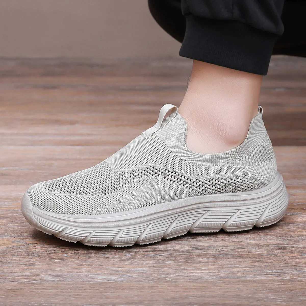 Mens Walking Shoes Lightweight Breathable Casual Mesh Running Shoes Slip On Fion Tennis Sneakers Comfort Gym Workout Trainers Y250707