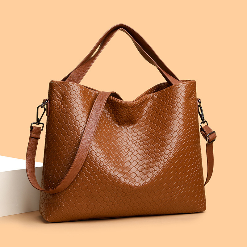 Free shipping designer Niche Soft Leather Woven Pattern Bag for Women Autumn Winter New Trendy Large Capacity Commuter Shoulder Bag Crossbody Bag Buck