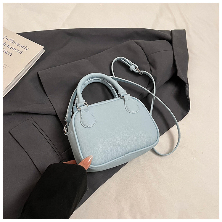 Free shipping designer Trendy Letter Small Bag for Women Autumn Winter New Style Textured Fashionable Handbag Bowling Bag Crossbody Bag Shell Bag