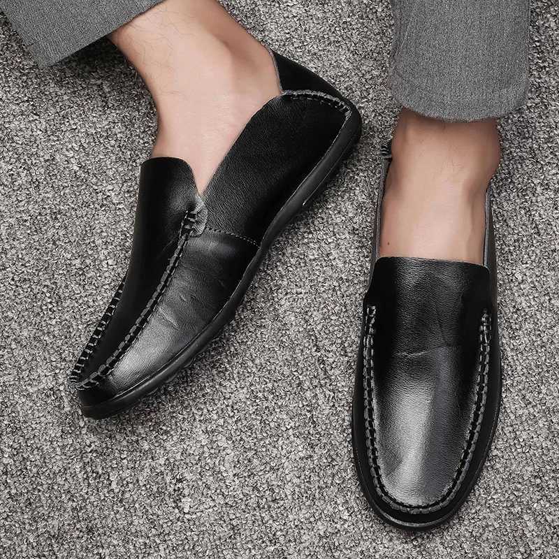 Mens Lightweight Slip-On Leather Shoes Soft Bott Two-Layer Cowhide Wear-Resistant Driving Casual Loafers Y250707