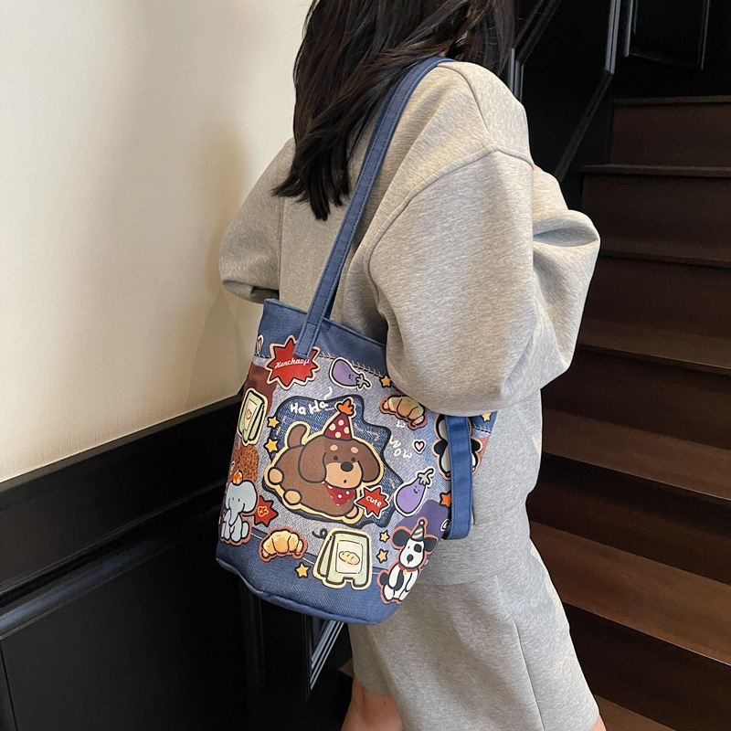 Free shipping designer 2025 New Cute Bag Casual Fashion Versatile Commuter Shoulder Bag Crossbody Bag Extended Bucket Bag Niche Design
