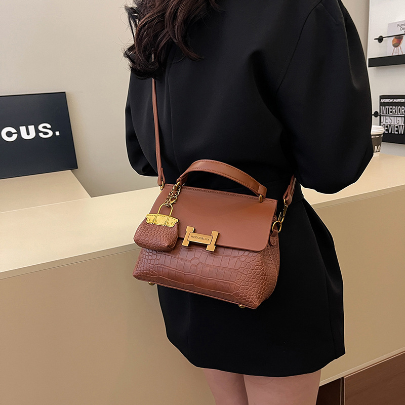 Free shipping designer Handbag Retro Fashion Bag for Women Autumn New Simple Casual Small Square Bag High-end Versatile Crossbody Bag