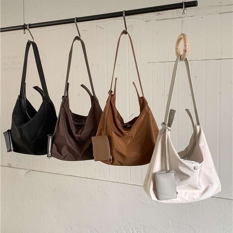 Women's new single shoulder crossbody bag with large capacity nylon bag for commuting fashionable and high-end feeling