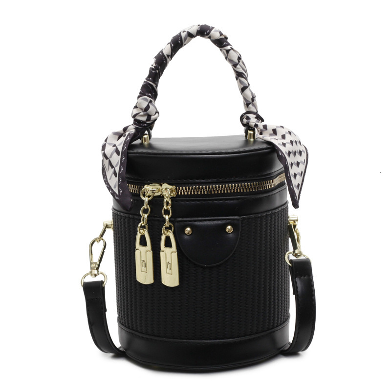 Free shipping designer This Year Trendy Small Bags for Women 2025 Spring New Fashionable Stylish Handbags Crossbody Bags Casual Bucket Bags