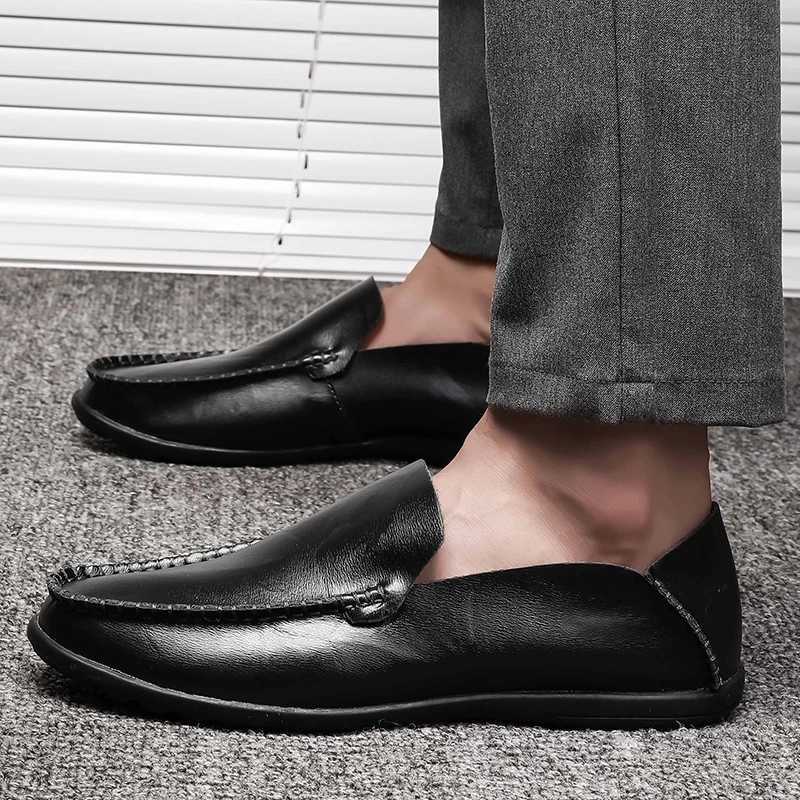 Mens Lightweight Slip-On Leather Shoes Soft Bott Two-Layer Cowhide Wear-Resistant Driving Casual Loafers Y250707