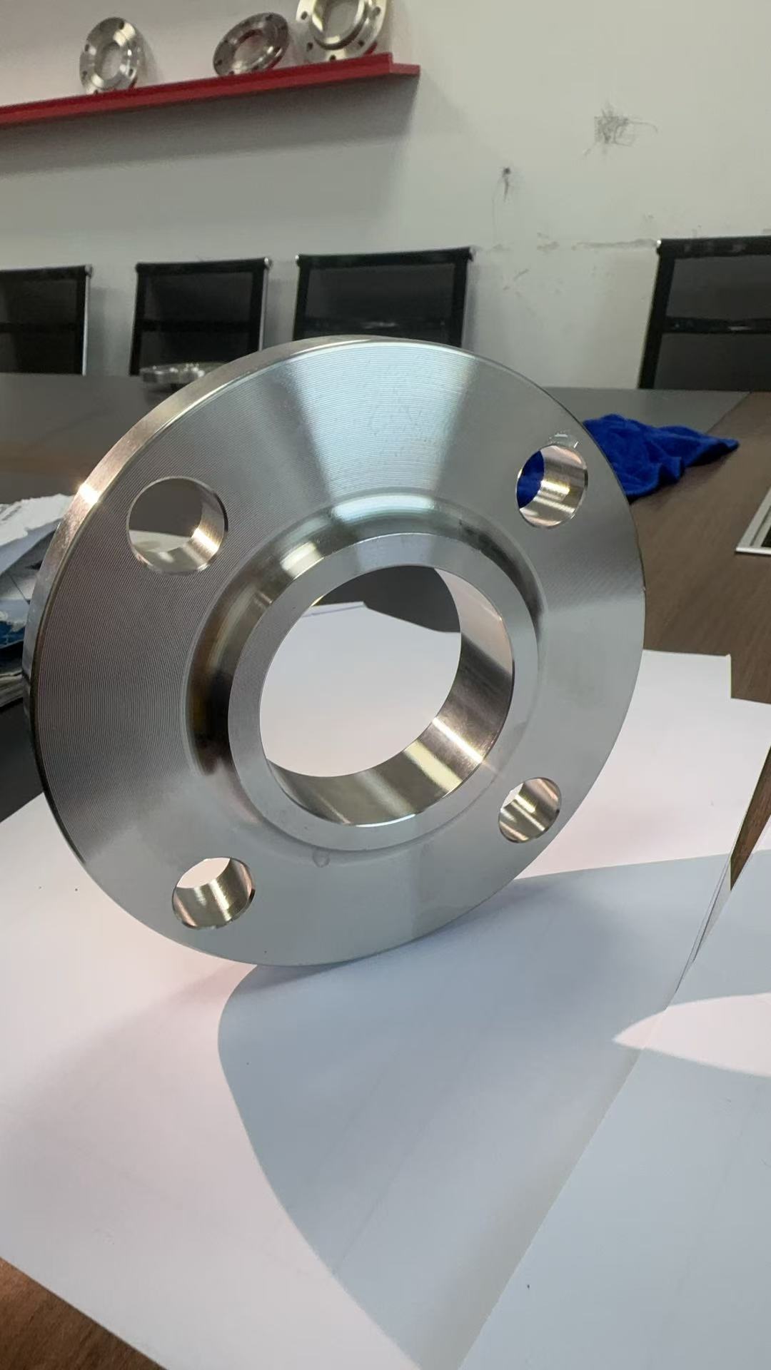 Fully equipped with neck flat welding flange styles and long service life