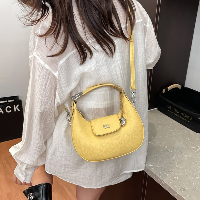 Free shipping designer Niche Design Bag for Women 2025 New Summer Versatile Super Popular Crossbody Bag Korean Style Casual Handbag Dumpling Bag