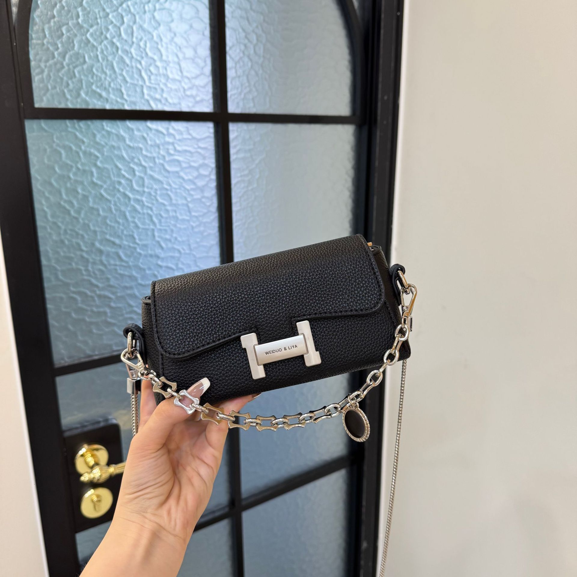 Free shipping designer Super Popular Single Shoulder Bag Underarm Bag for Women 2025 New Summer Light Luxury Niche Design High-End Chain Crossbody Bag
