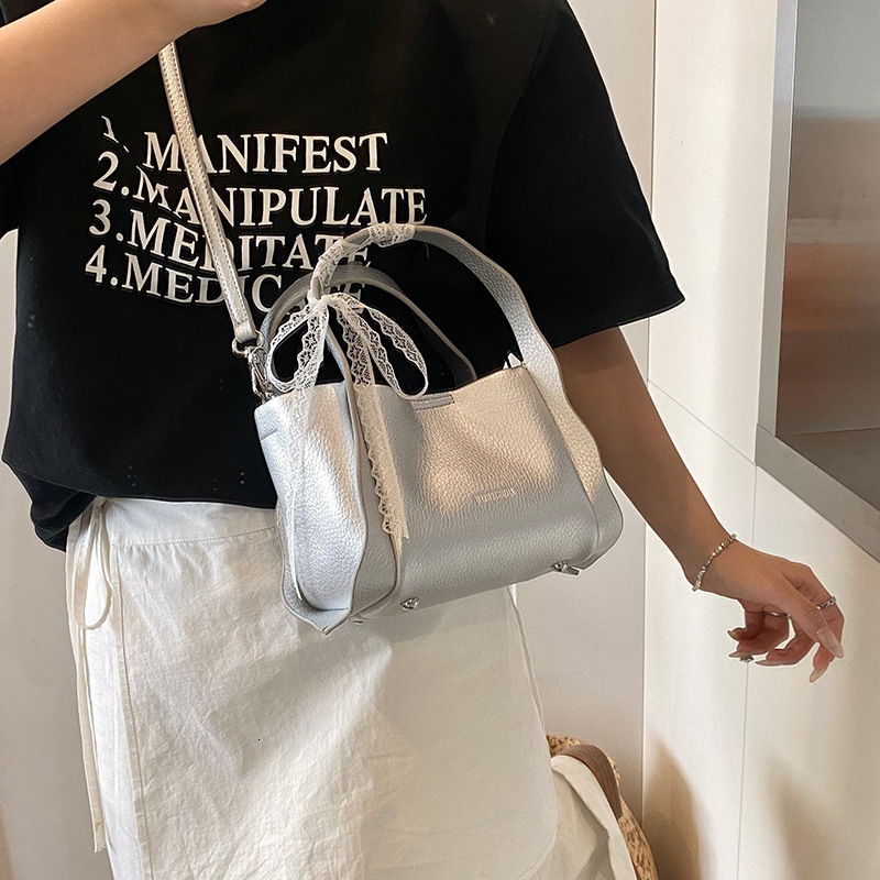 Free shipping designer Handbag Fashion Casual Bucket Bag 2025 Spring New Korean Style Trendy Versatile Shoulder Bag High-end Crossbody Bag