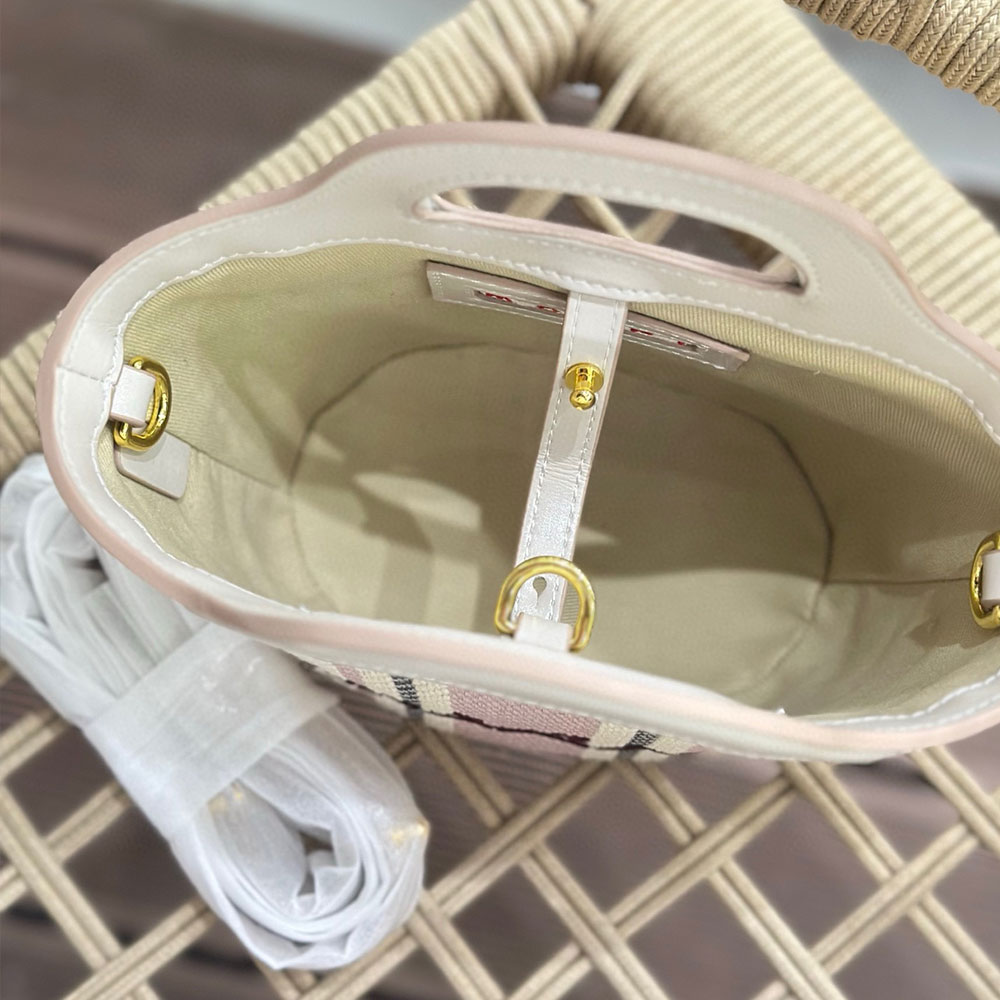 Good Quality designer bag Fashion shoulder bags, vegetable basket, Lafite grass paired with leather material size 22cm
