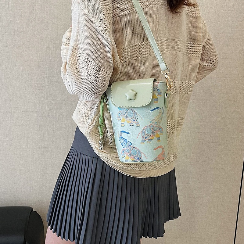Free shipping designer Summer Summer High-end Crossbody Bag Women 2025 New National Style Bow Print Off-white Phone Bag