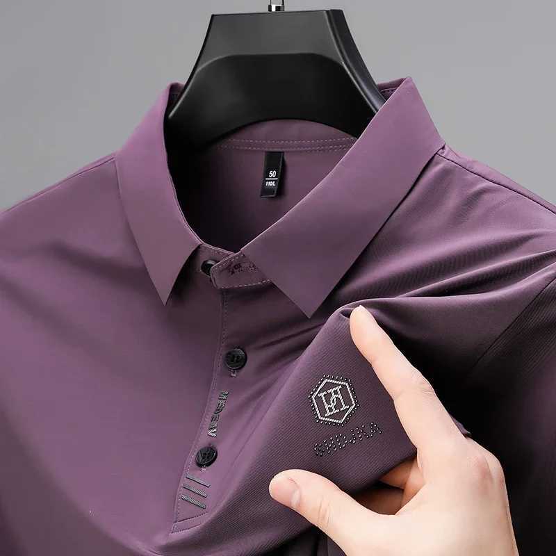 New Mens Business Casual Short Sleeved Shirt with Badge Solid Color Polo Shirt Fashionable Breathable Comfortable Versatile Top Y250708 Y250708