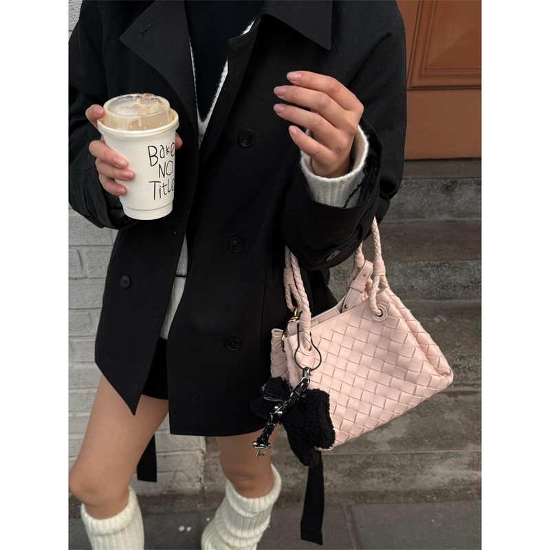 2025 Vintage knitted vegetable basket bag for women with niche design suitable for commuting and work a handbag with a sense of high - end Commuter Of