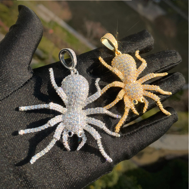 Unisex New Arrival Spider Pendant Moissanite Jewelry Iced Out Bling Bling Hip Hop Necklace Versatile Trendy Diamond Paved Accessory Passes the diamond