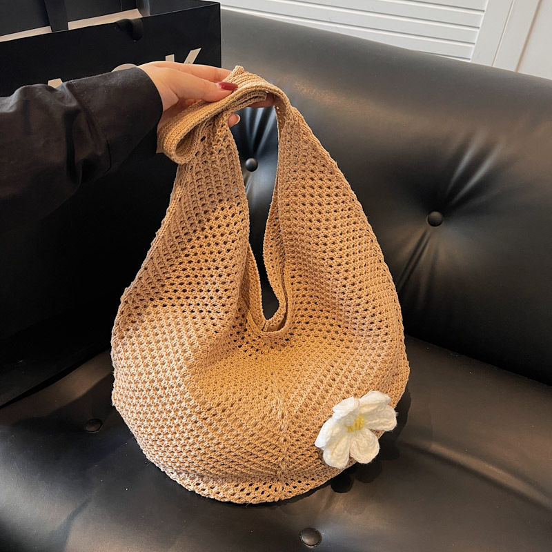 Free shipping designer Woven Straw Bag for Women Large Capacity 2025 New Spring Summer Niche Shoulder Bag Hollow Out High-End Feel Beach Bag