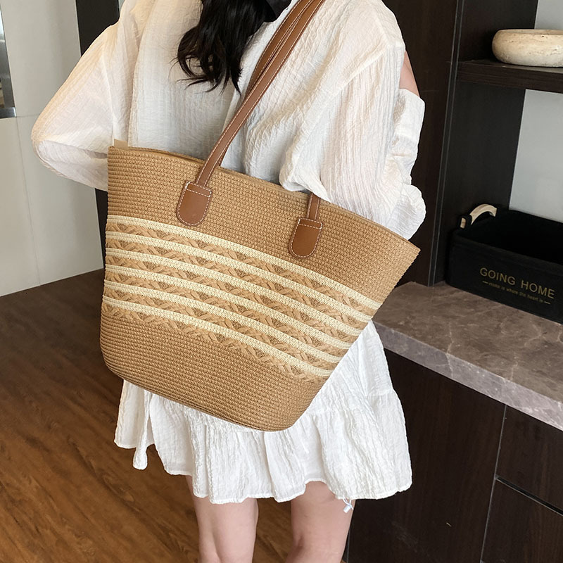 Free shipping designer Forest Style Handwoven Bag Large Capacity Beach Bag 2025 New Handbag Shoulder Bag Fashion Versatile Tote Bag for Women
