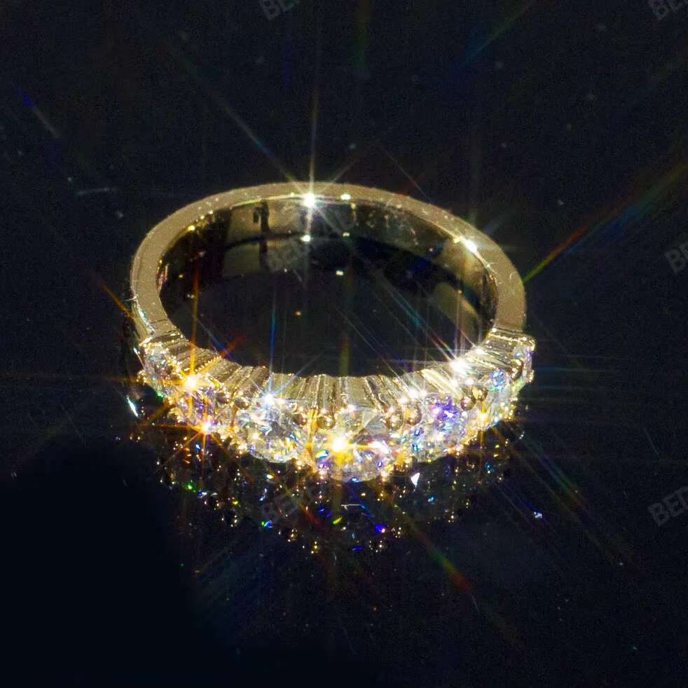 Hot Selling 10K 14K 18K Solid Gold Half Eternity Rings Band Iced Out Round Brilliant Cut Vvs Moissanite Wedding Engagement Ring