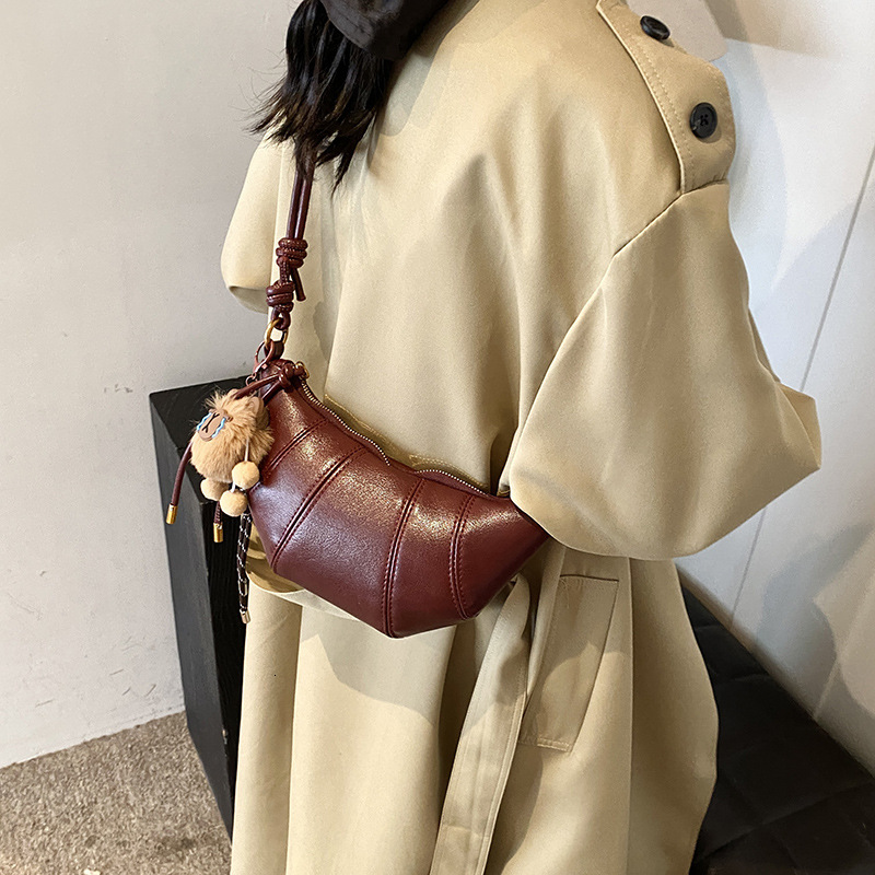 Free shipping designer Ankola Red Bag for Women Autumn/Winter New Fashion Niche Design Crossbody Bag Horn Bag Commuter Dumpling Bag