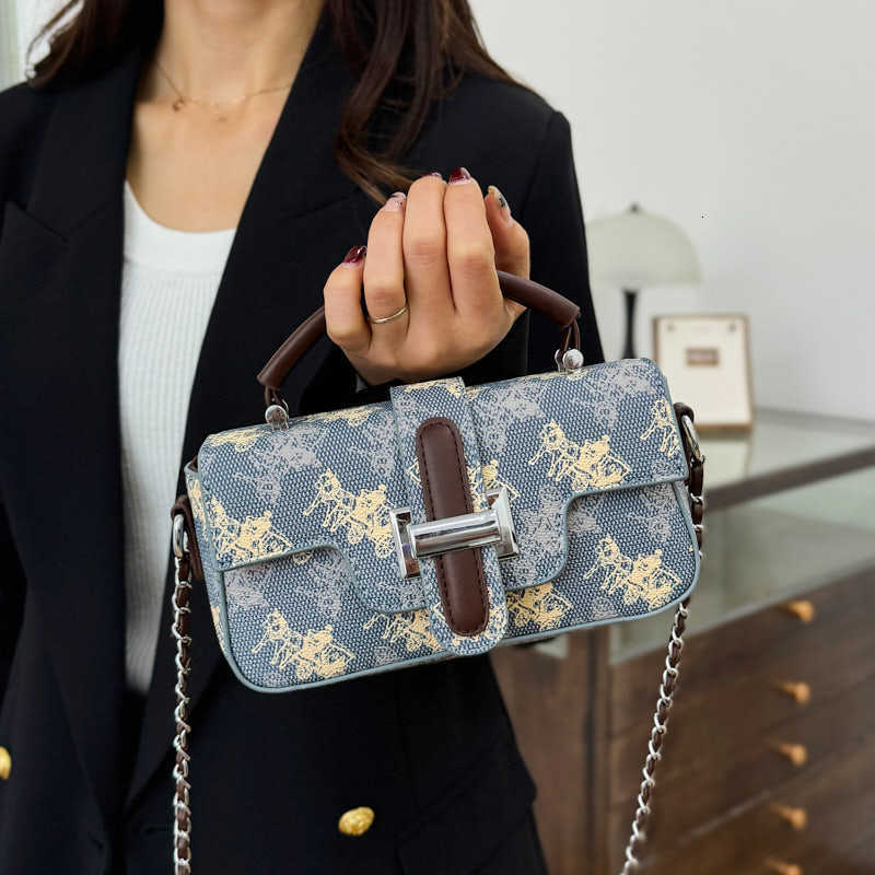 Free shipping designer Single Shoulder Bag Korean Version Niche Light Luxury Small Square Bag Stylish Fashion Crossbody Bag Versatile Casual Chain Sma