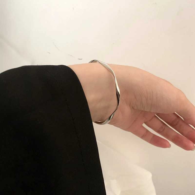 Fashion Opening Bangle Gold Color Glossy Twisted Thin Bangles For Women Female Open Minimalist Style Charm Cuff Bracelet Jewelry XJ250707