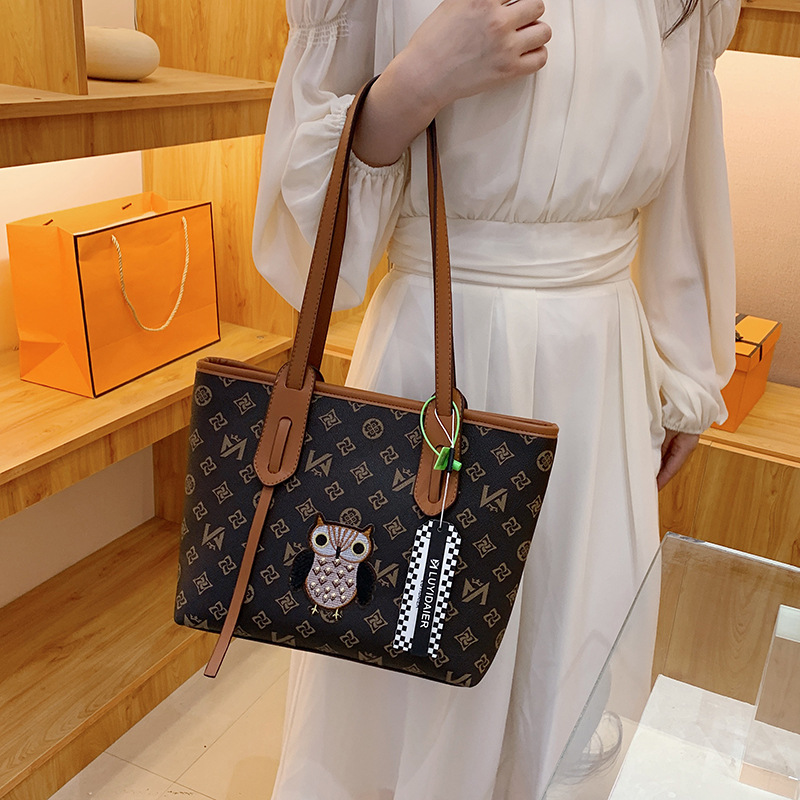 Designer Bag Luxury Bag Designer Free Shipping Retro Owl Printed Shoulder Women S Shoulder Bag Summer New Large Capacity Handbag For Commuting To Work