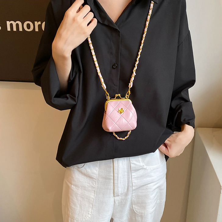 Free Shipping Designer Chanel Style Quilted Chain Crossbody Bag Women's New Versatile Fashion Simple Clutch Bag Luxury Mini Handbag