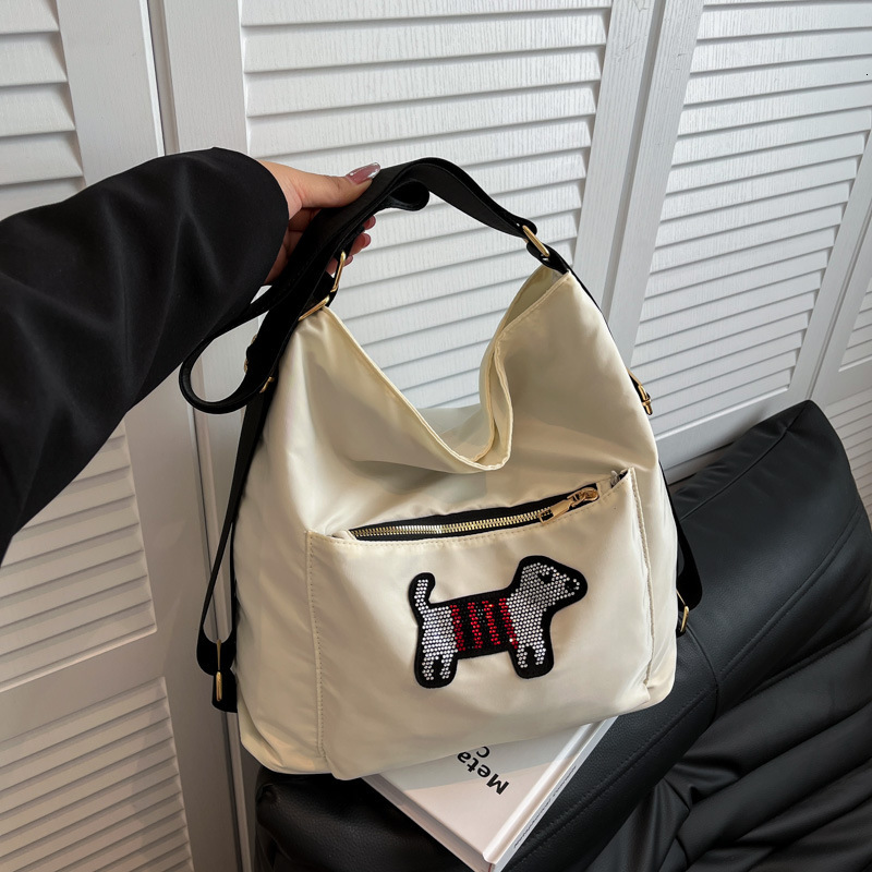 Free shipping designer Large Capacity Tote Bag Simple Casual Daily Travel Shoulder Bag Travel Cloth Bag for Women 2025 Summer New Large Bag