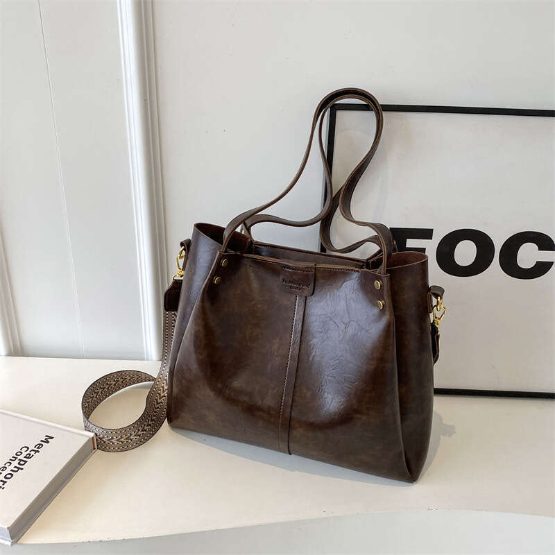 Commuting Versatile Underarm Large Capacity for Women, Autumn Winter 2025 New Korean Retro Fashion Single Shoulder Tote Bag