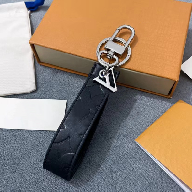 Upscale brand keychains Designer Keychains Elegant Black Leather Keychain Luxury French style Key ring Fashion bags charm Car keyring for Man Woman Best Gift