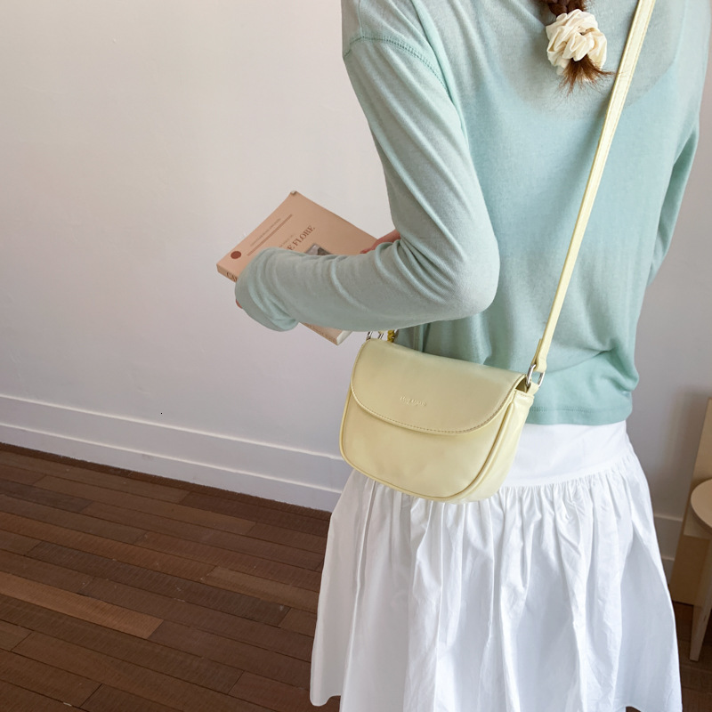 Free shipping designer 2025 Summer New Korean Retro Ins Style Red Saddle Bag Crossbody Bag Small Bag for Women Versatile Simple Phone Bag