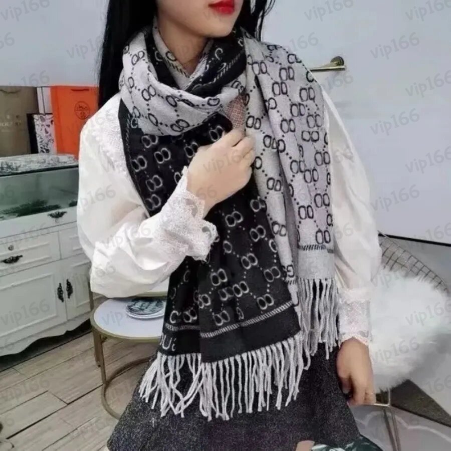 Designer Women Mens Classic Plaid Cashmere letter Tassel Designers Scarves for Winter Womens Mans Soft Smooth Warm Autumn Winter