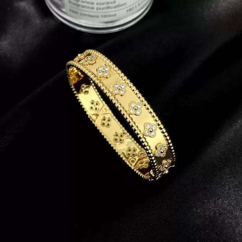 designer jewelry Full Copper Gold Plated Personality Light Jewelry Selling Accessories R250724