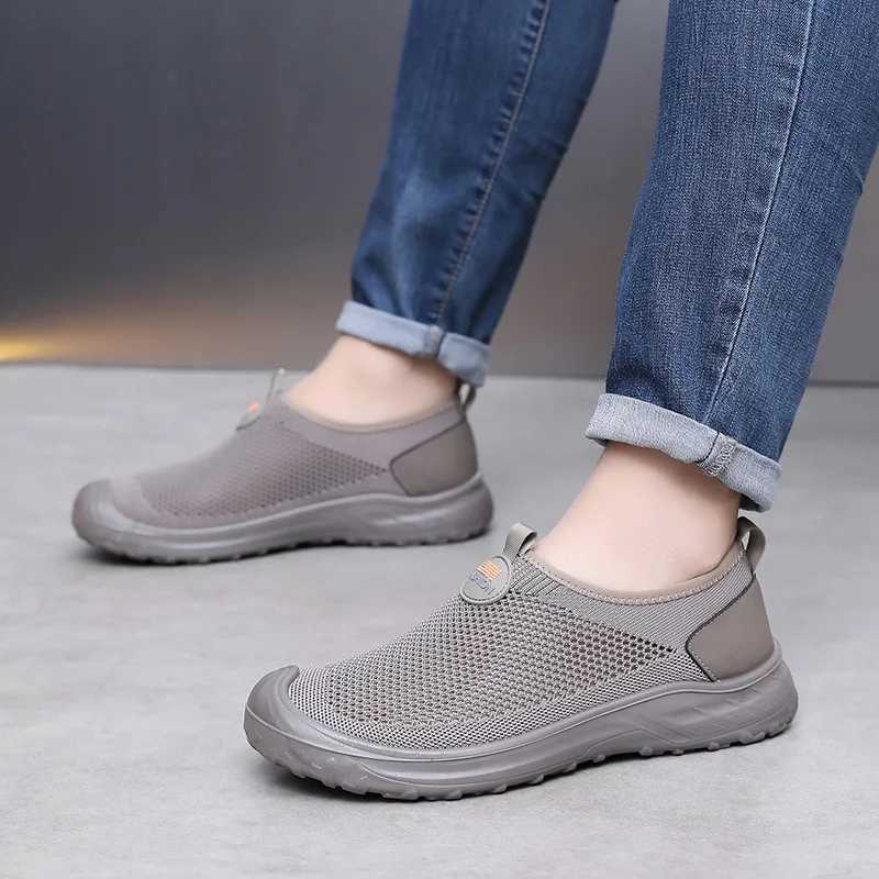 2025 Summer Mens Mesh Shoes Breathable Lightweight Comfortable Mens Cloth Shoes Soft Soled Anti-Slip Mens Shoes Y250707