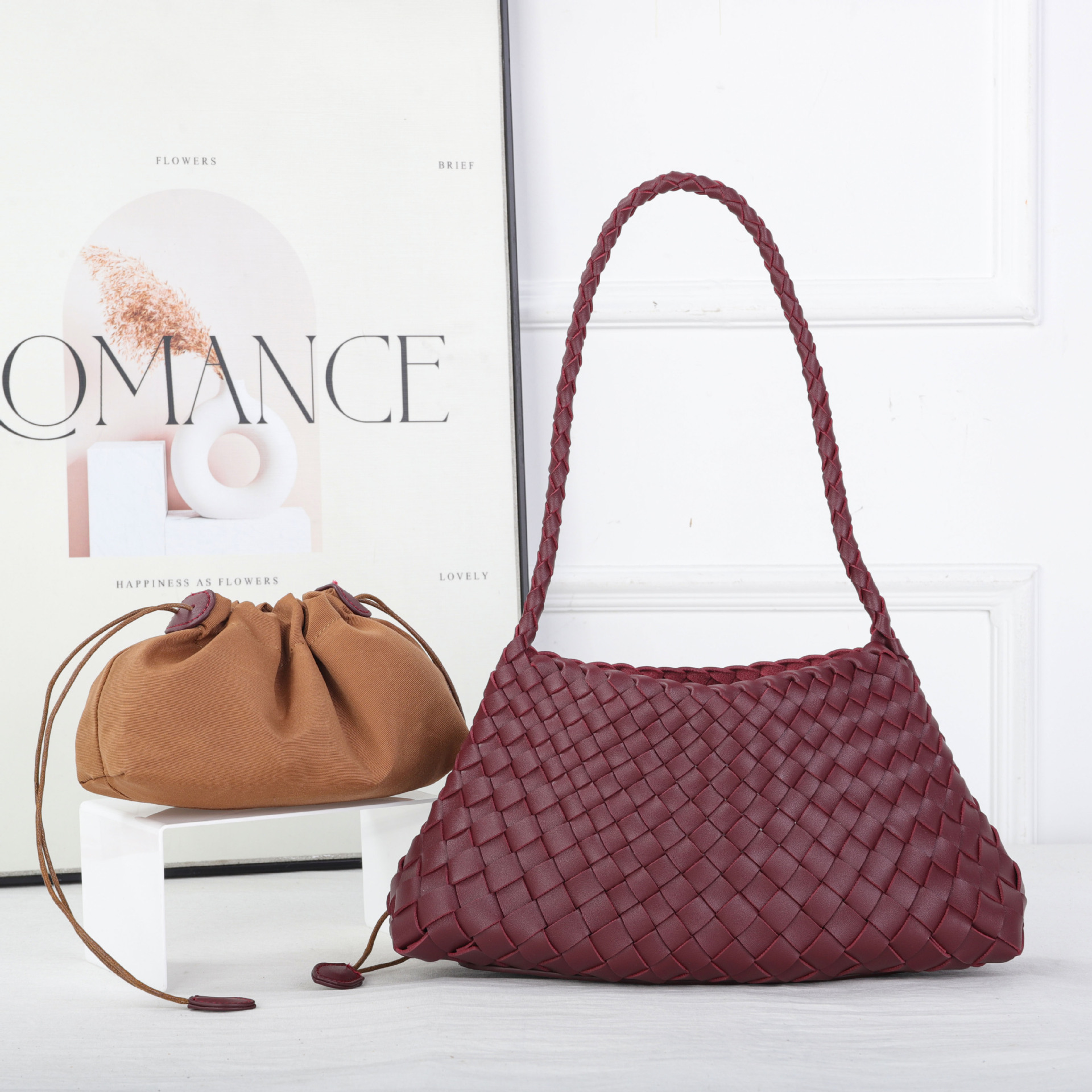 new Internet Celebrity Woven Bag French-style Market Basket Handmade Woven Handbag Shoulder Bag Large-capacity Suitable for Commuting White-collar wor