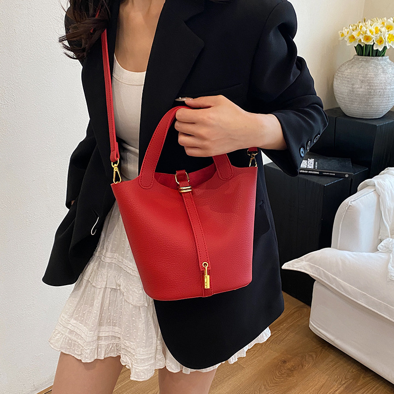 Free shipping designer Cream Yellow Basket Bag for Women 2025 New Luxury Niche High-end Commuter Handbag Crossbody Bag Bucket Bag